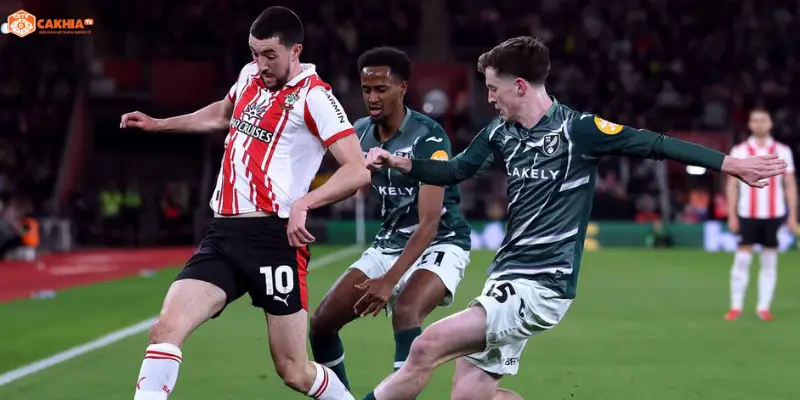 Các cầu thủ Arsenal pressing mạnh mẽ trước Southampton vs Arsenal